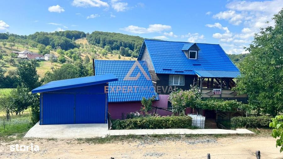 Casă cu 4 camere cu Teren 4900 Mp în Central