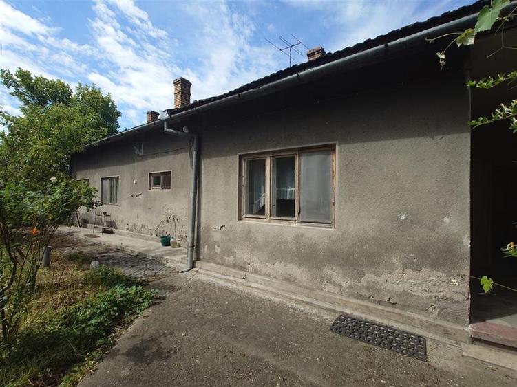 Casă individuală cu 5 camere cu Teren 605 Mp în Exterior Est