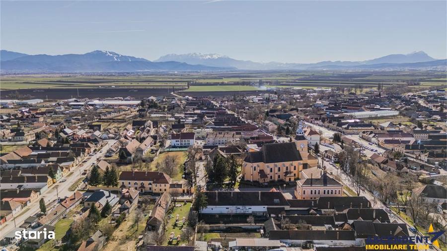 Casă cu 6 camere decomandat cu Canalizare în Hălchiu