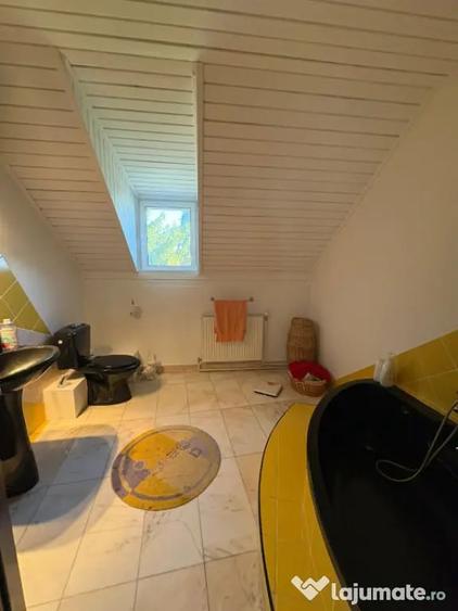 Casă cu 5 camere cu Teren 1500 Mp în Central