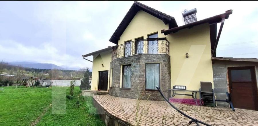 Casă individuală cu 4 camere cu Garaj în Sadu