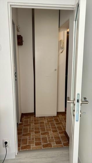 Garsonieră decomandată în Tei