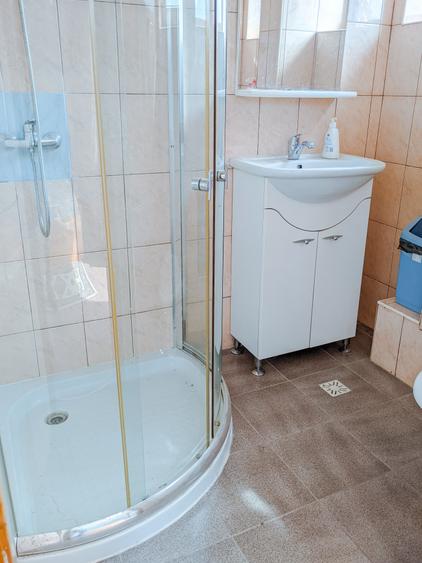 Casă individuală cu 10 camere cu Teren 600 Mp în Baciu