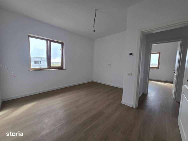 Casă cu 4 camere cu Teren 444 Mp în Dobroești