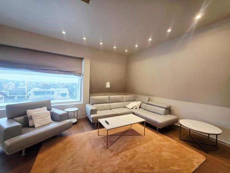 Apartament cu 5 camere decomandat, mobilat în Iancu Nicolae