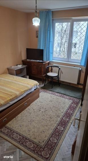 Apartament cu 3 camere semidecomandat în Central