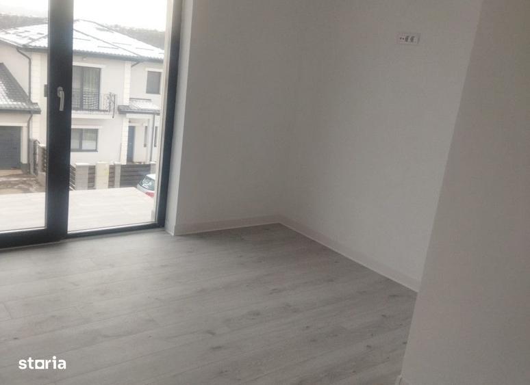 Casă cu 4 camere în Valea Adâncă