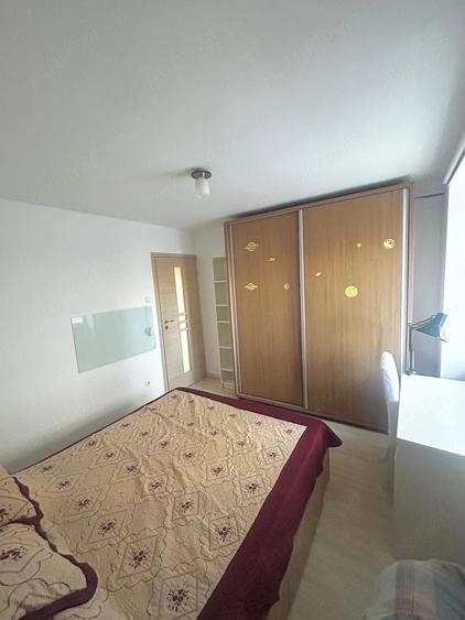 Apartament cu 3 camere decomandat în Obor