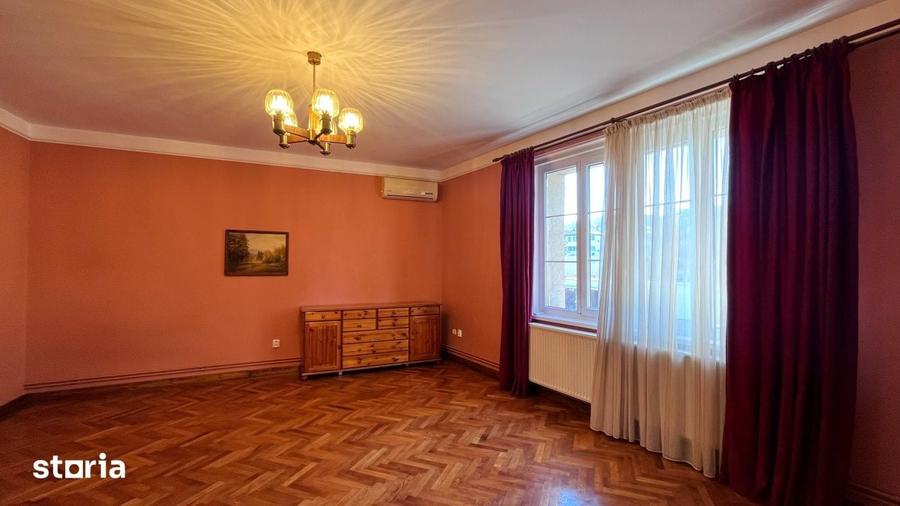 Apartament cu 3 camere decomandat, mobilat în Central