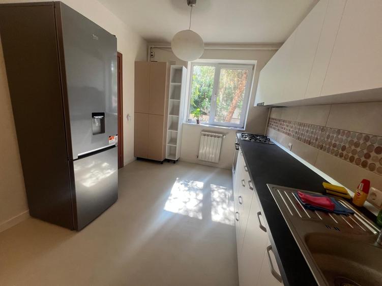 Apartament cu 3 camere decomandat în Herăstrău