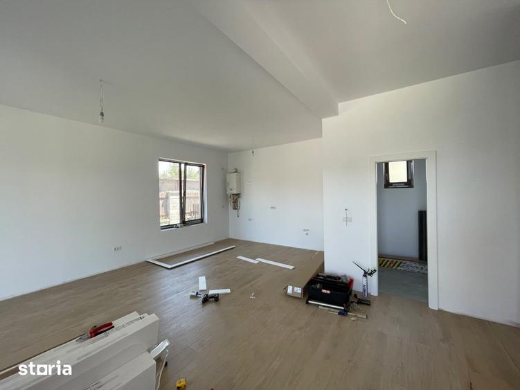 Casă cu 4 camere cu Teren 325 Mp în Moșnița Nouă