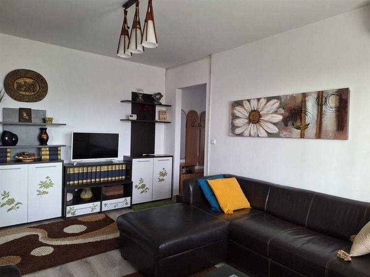 Apartament cu 2 camere semidecomandat, mobilat în Calea București