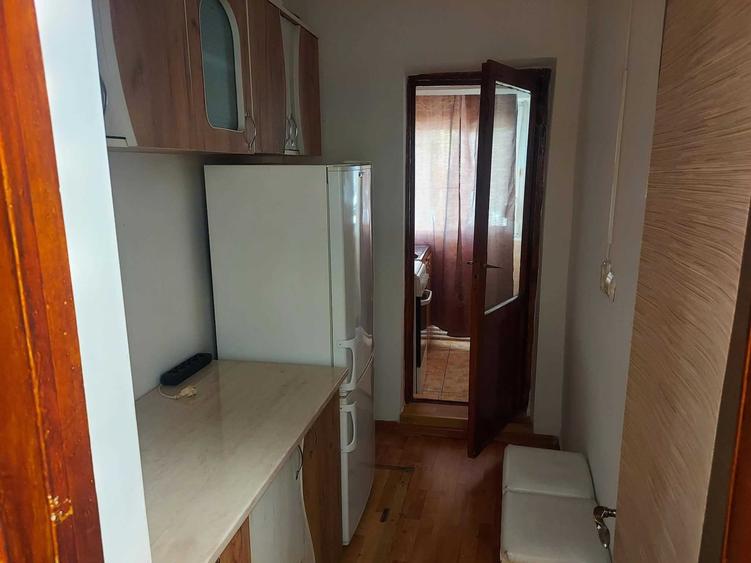Garsonieră decomandată în Broșteni