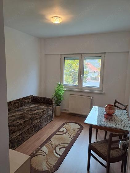 Apartament cu 4 camere decomandat în Vitrometan
