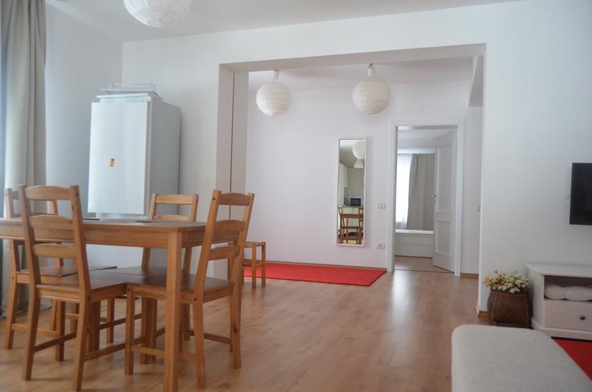 Apartament cu 3 camere decomandat, mobilat în Bușteni