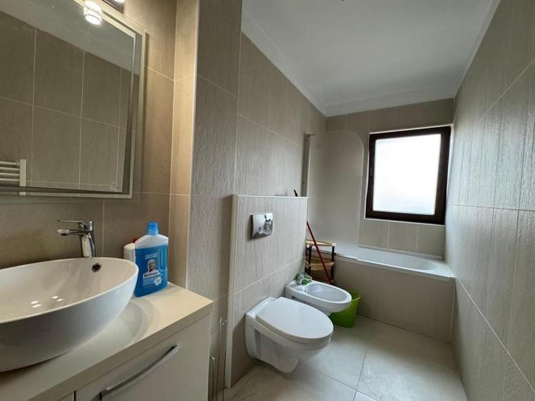 Apartament cu 2 camere semidecomandat, mobilat în Bună Ziua