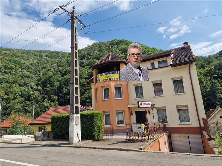 Casă cu 14 camere cu Teren 720 Mp în Lendt