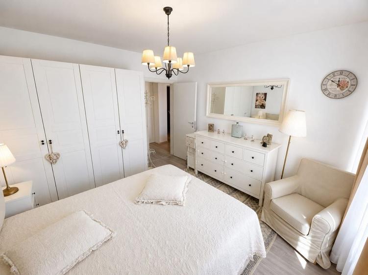 Apartament cu 2 camere, mobilat în P-ța Unirii