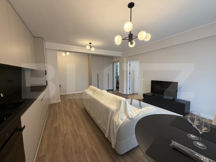 Apartament cu 2 camere semidecomandat, mobilat în Florești
