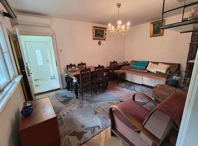 Casă individuală cu 2 camere cu Teren 246.36000061035 Mp în 1 Mai