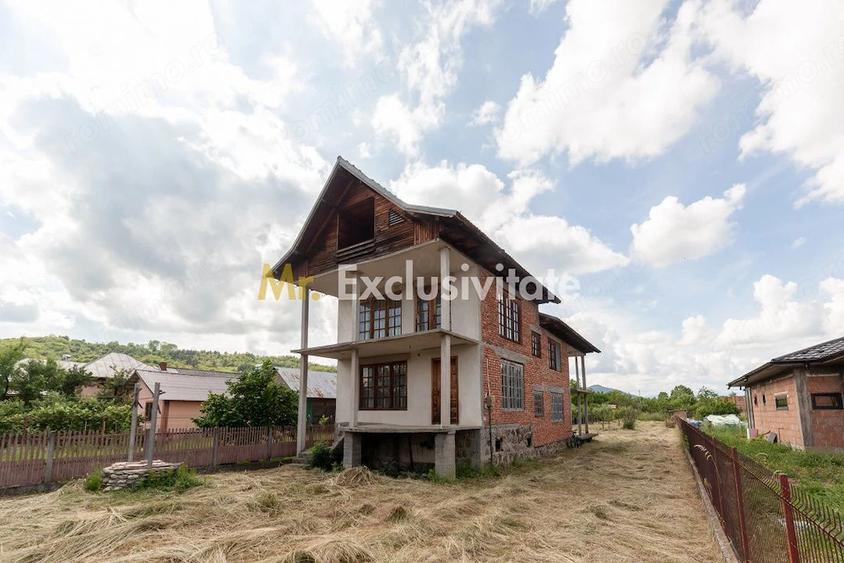 Casă cu 5 camere cu Teren 1093 Mp în Domnești