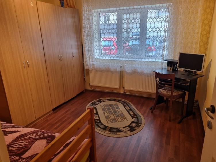 Apartament cu 3 camere decomandat în Zamfirescu