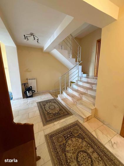 Casă cu 5 camere cu Teren 280 Mp în Central