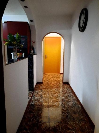 Apartament cu 4 camere semidecomandat, mobilat în Sebastian