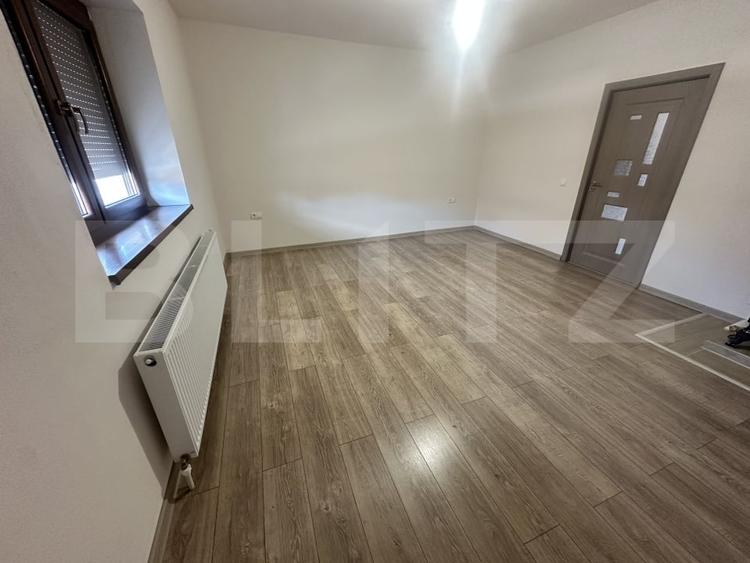 Casă individuală cu 7 camere cu Canalizare în Simeria