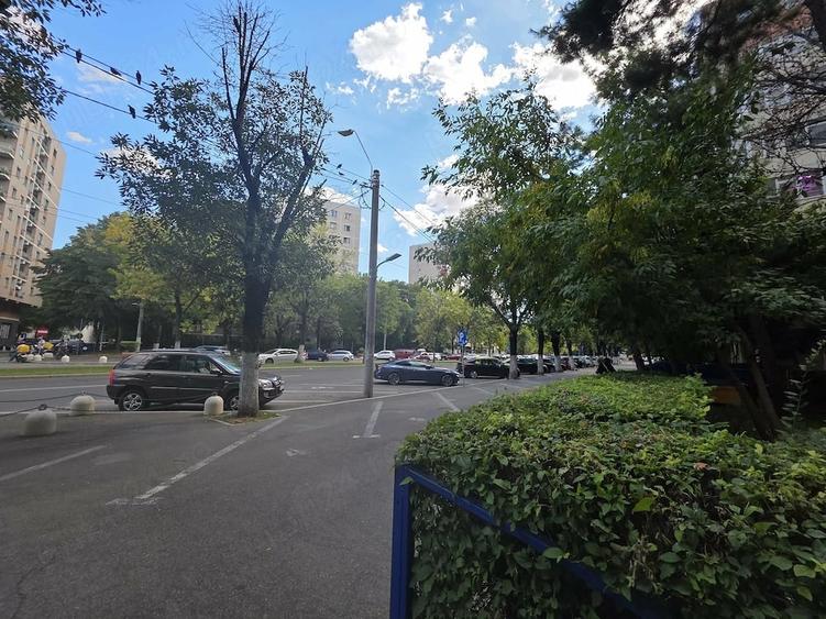Spațiu comercial, de 64 mp, în Metalurgiei