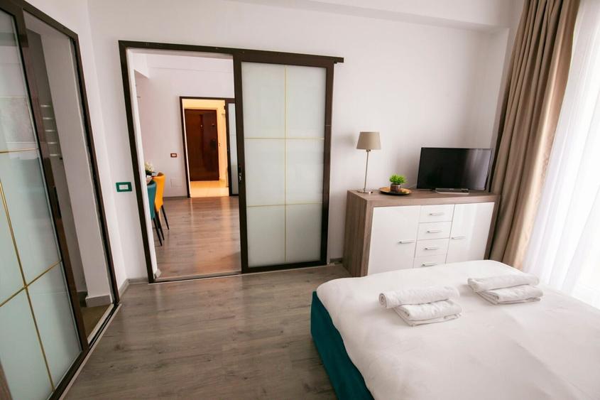 Apartament cu 2 camere semidecomandat, mobilat în Universitate