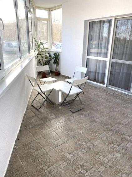 Apartament cu 3 camere semidecomandat, mobilat în Pipera