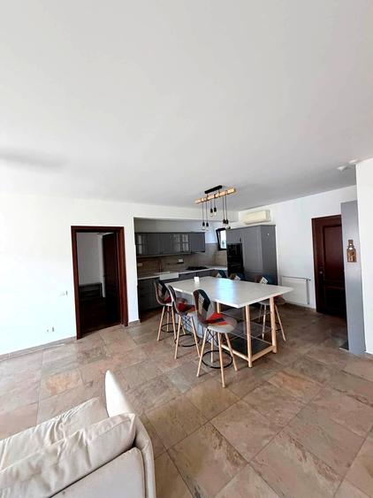 Apartament cu 2 camere semidecomandat, mobilat în Romană