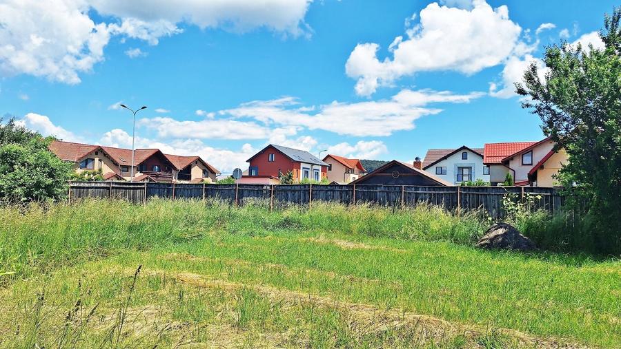 Teren Construcții intravilan de 889 mp, în Sânpetru
