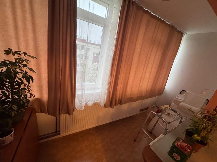 Apartament cu 3 camere decomandat în Berceni
