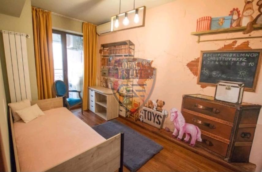 Apartament cu 3 camere decomandat, mobilat în Central