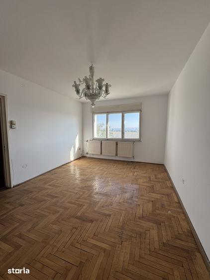 Apartament cu 4 camere decomandat în Central