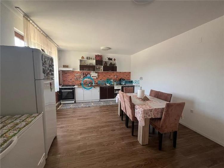 Casă individuală cu 5 camere cu Teren 5683 Mp în Românești