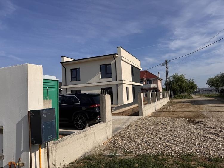 Casă cu 4 camere în Central