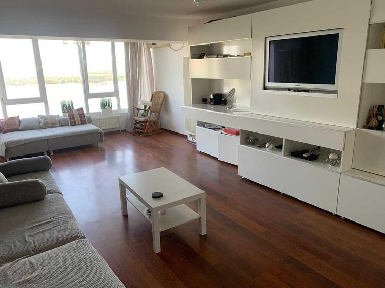 Apartament cu 3 camere decomandat în Sârbi
