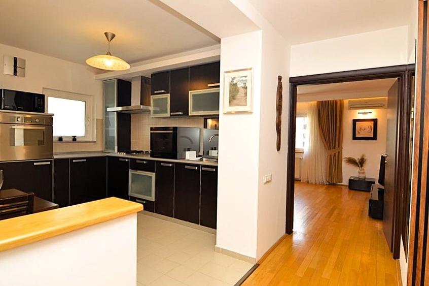 Apartament cu 4 camere decomandat, mobilat în Decebal