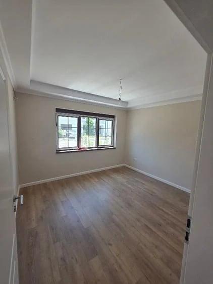 Casă cu 5 camere cu Teren 250 Mp în Torontalului
