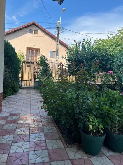 Casă individuală cu 4 camere cu Canalizare în Km 4-5