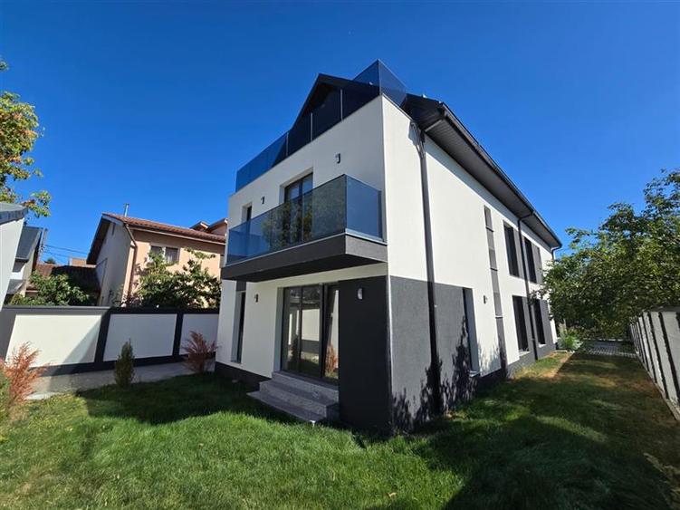 Duplex cu 5 camere cu Canalizare în Bucureștii Noi