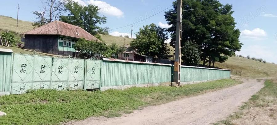 Casă cu Teren 4634 Mp în Gugești