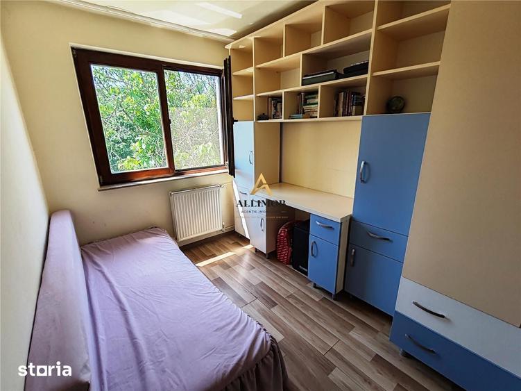 Apartament cu 3 camere decomandat în Vest