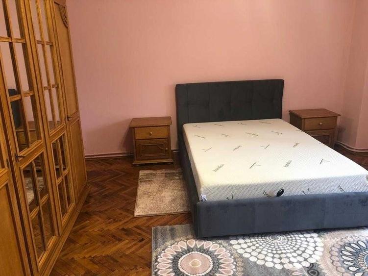 Apartament cu 3 camere decomandat în Exterior Vest