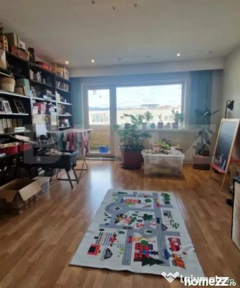 Apartament cu 4 camere decomandat în Astra