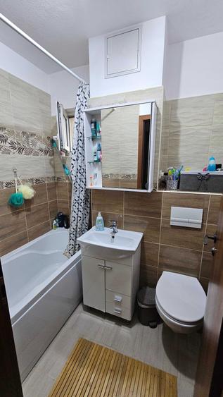 Apartament cu 3 camere semidecomandat în Aurel Vlaicu