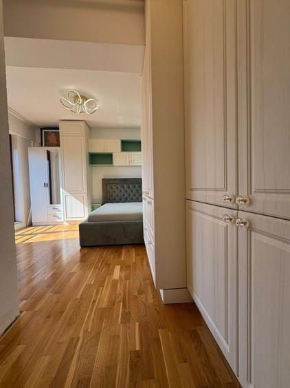 Apartament cu 3 camere semidecomandat în Băneasa
